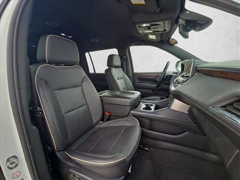 Used 2023 Chevrolet Suburban Premier image 21