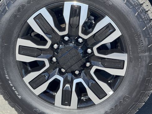 Used 2025 GMC Sierra 2500 Denali Ultimate w/ Max Trailering Package image 8