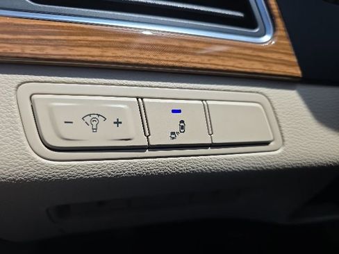 Used 2015 Hyundai Sonata Limited w/ Option Group 05 FWD image 13