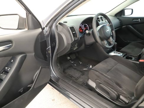 Used 2010 Nissan Altima 2.5 S FWD image 14