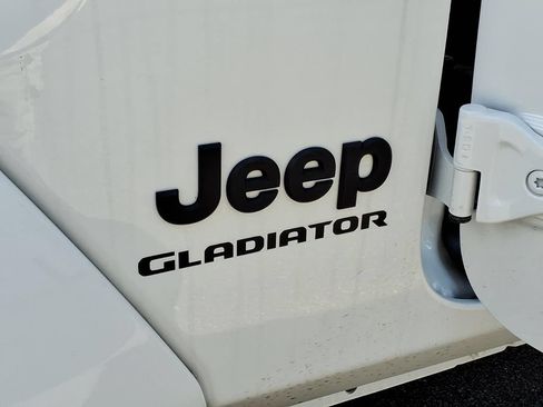 Used 2022 Jeep Gladiator Sport AWD/4WD image 32