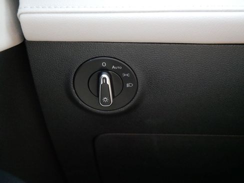 Certified 2025 Volkswagen Taos S AWD/4WD image 27