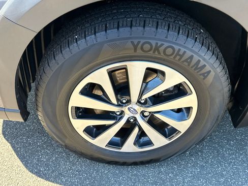 Used 2023 Subaru Outback Premium image 8