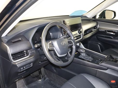 Used 2024 Toyota Grand Highlander XLE image 37