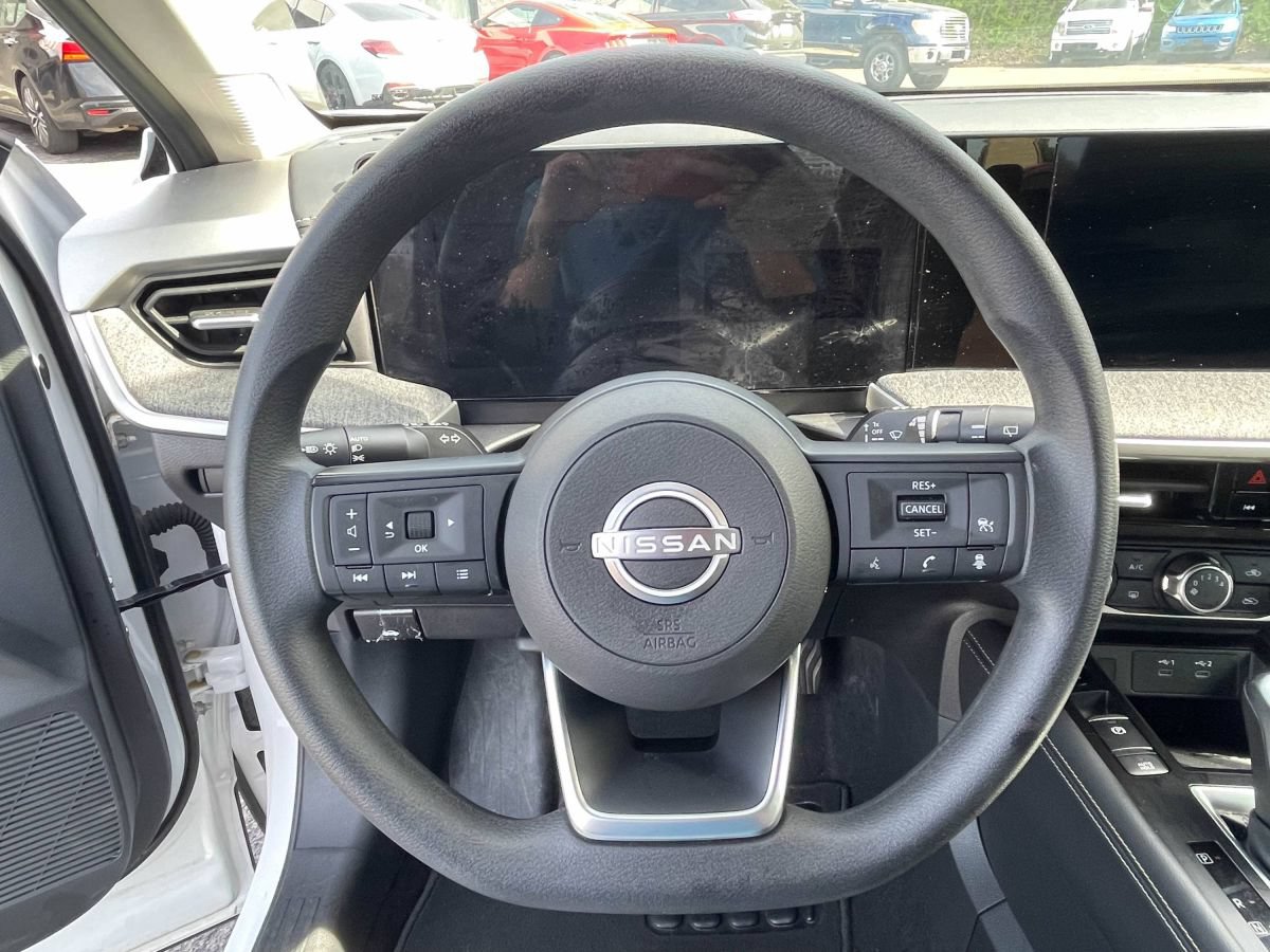 Used 2025 Nissan Kicks SV AWD/4WD image 11