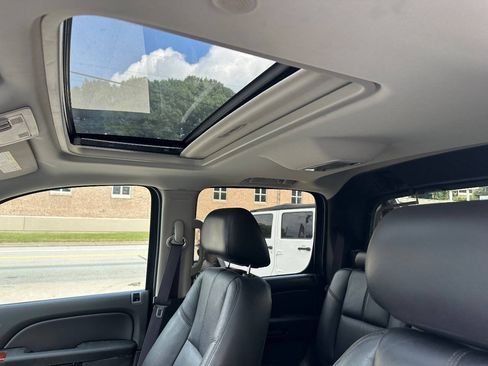 Used 2012 Chevrolet Avalanche LT w/ All-Star Edition AWD/4WD image 11