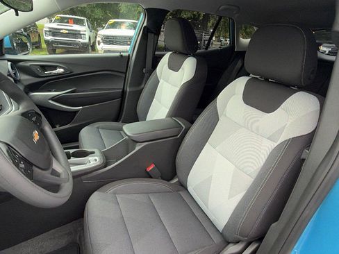 New 2026 Chevrolet Trax LS w/ LS Convenience Package FWD image 4