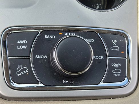 Used 2014 Jeep Grand Cherokee Overland image 17