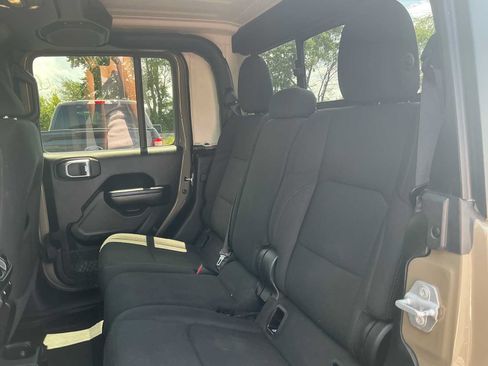 Used 2020 Jeep Gladiator Sport w/ Quick Order Package 24S AWD/4WD image 21