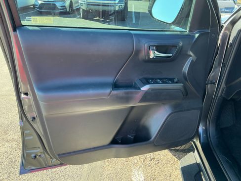 Certified 2023 Toyota Tacoma TRD Off-Road image 13