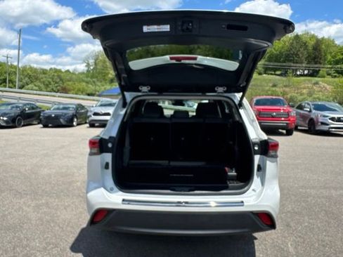 Used 2023 Toyota Highlander XLE FWD image 16
