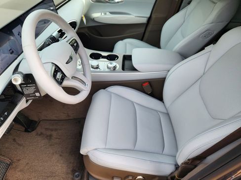 New 2026 Genesis GV70 2.5T Advanced image 8