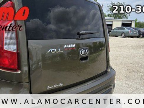 Used 2013 Kia Soul FWD image 11