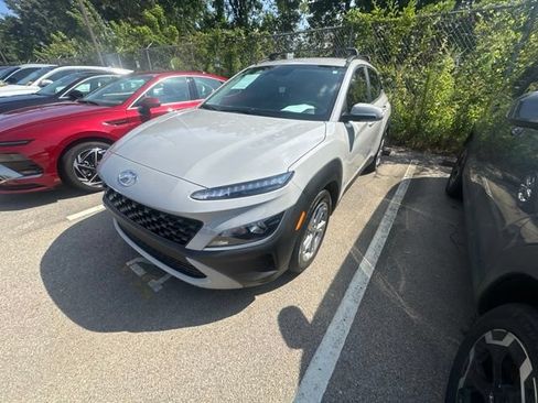 Used 2023 Hyundai Kona SEL AWD/4WD image 2