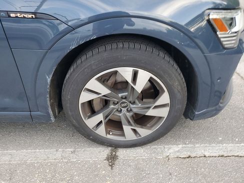 Used 2023 Audi e-tron Premium Plus w/ Premium Plus Package image 6