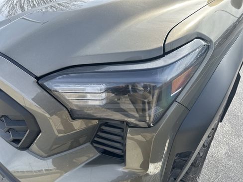 Used 2024 Toyota Tacoma TRD Off-Road image 7