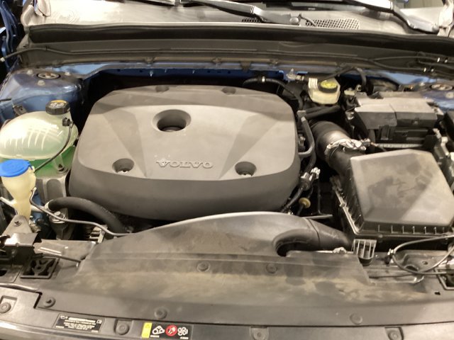 Used 2021 Volvo XC40 T5 R-Design w/ Climate Package AWD/4WD image 10