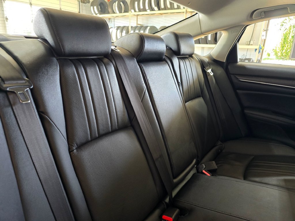 Used 2020 Honda Accord Touring image 29