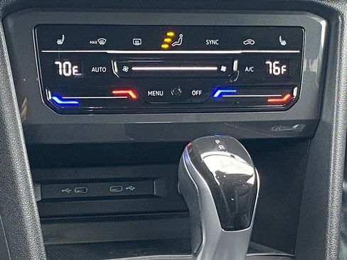 Certified 2022 Volkswagen Tiguan SE image 10