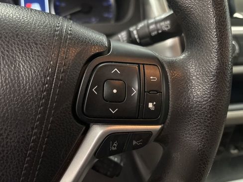 Used 2018 Toyota Highlander LE image 19