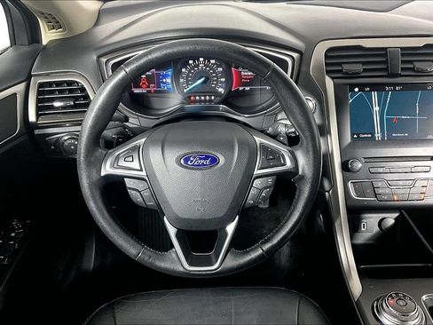 Used 2017 Ford Fusion SE w/ Fusion SE Technology Package AWD/4WD image 5