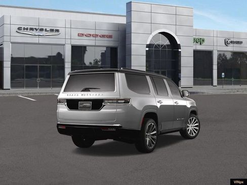 Used 2023 Jeep Grand Wagoneer Base image 7