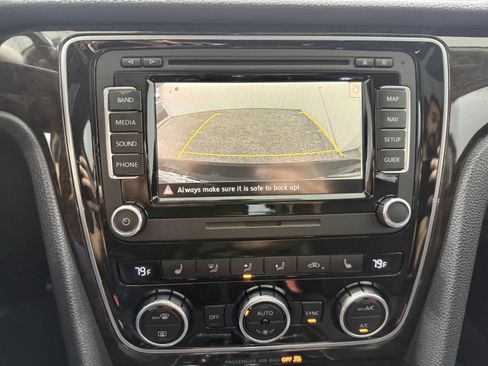 Used 2014 Volkswagen Passat TDI SEL Premium image 20