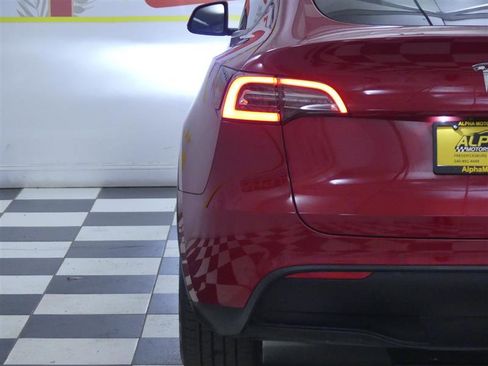 Used 2020 Tesla Model Y Long Range AWD/4WD image 28