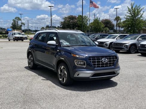 New 2026 Hyundai Venue SEL FWD image 2