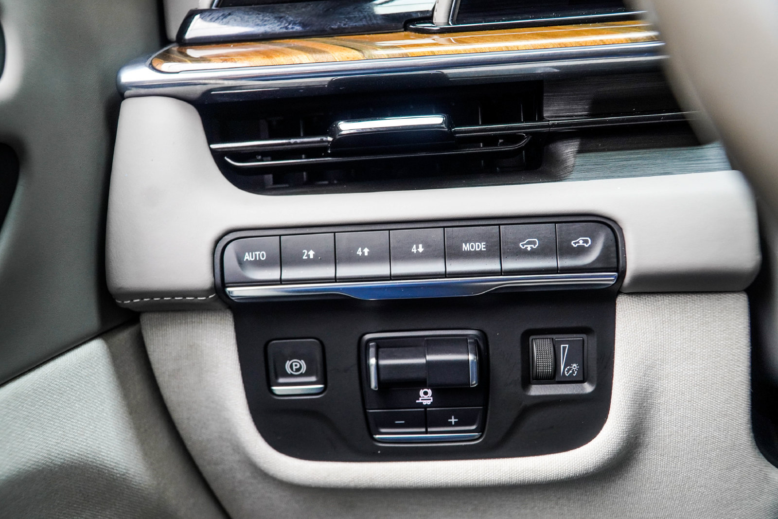 Used 2022 Cadillac Escalade Premium Luxury Platinum w/ LPO, Radiant Package AWD/4WD image 37