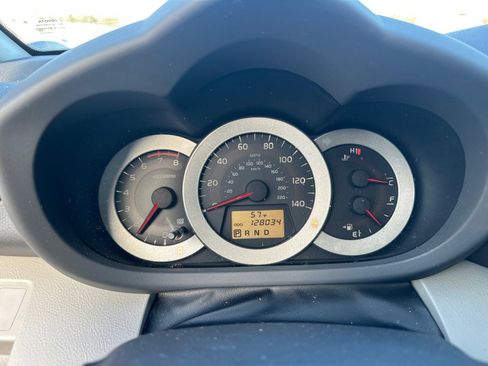 Used 2011 Toyota RAV4 2WD image 27