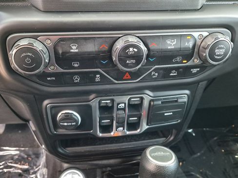 Used 2021 Jeep Gladiator Sport AWD/4WD image 17