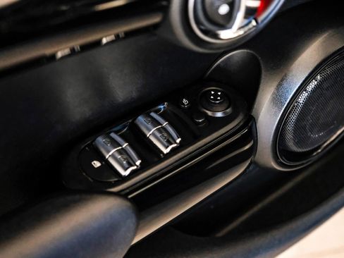 Used 2019 MINI Cooper S w/ Premium Package image 33