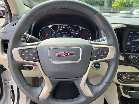 Used 2024 GMC Terrain Denali w/ Denali Premium Package AWD/4WD image 13