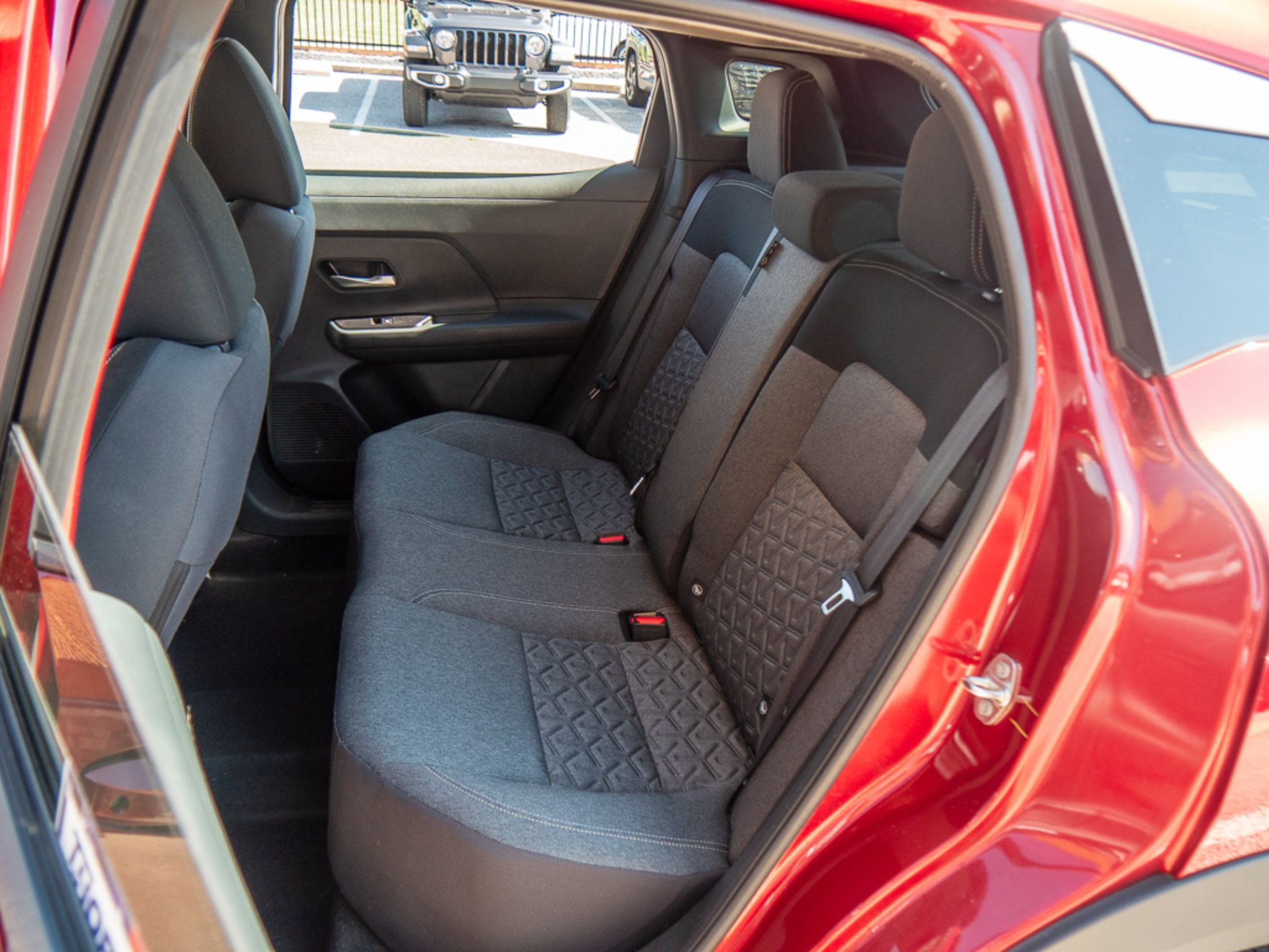 Used 2025 Nissan Kicks SV AWD/4WD image 18