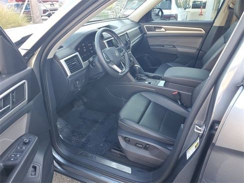 Certified 2023 Volkswagen Atlas SE w/ Black Wheel Package image 18