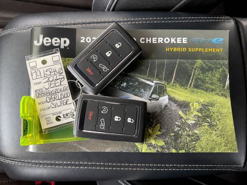 Used 2023 Jeep Grand Cherokee Overland AWD/4WD image 37