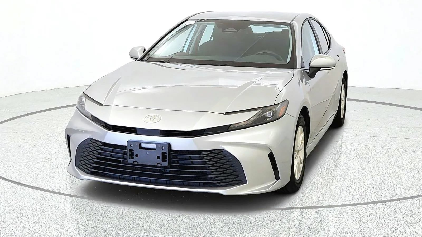 Used 2025 Toyota Camry LE FWD image 3