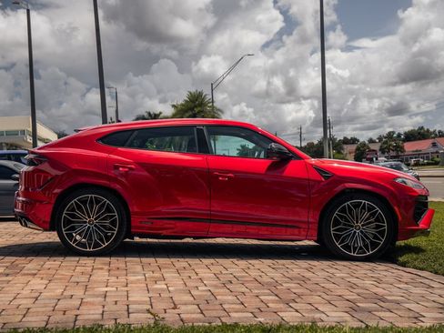 Used 2025 Lamborghini Urus Performante AWD/4WD image 6