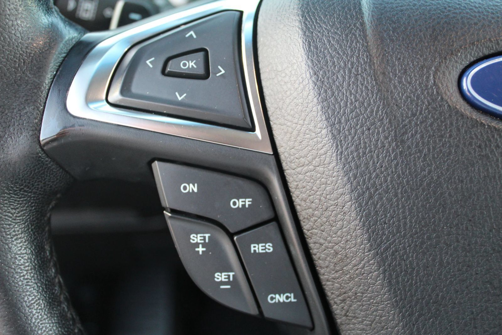 Used 2020 Ford Edge SEL AWD/4WD image 16