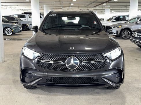 Used 2025 Mercedes-Benz GLC 300 image 3
