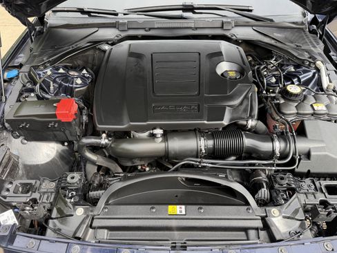 Used 2018 Jaguar XE RWD image 40