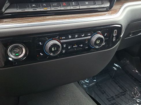 Used 2022 Chevrolet Silverado 1500 LT AWD/4WD image 15