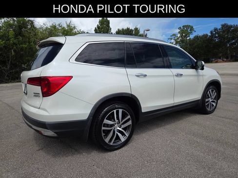 Used 2018 Honda Pilot Touring image 3