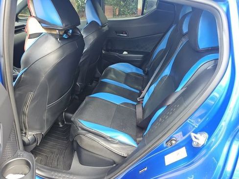 Used 2018 Toyota C-HR XLE FWD image 14