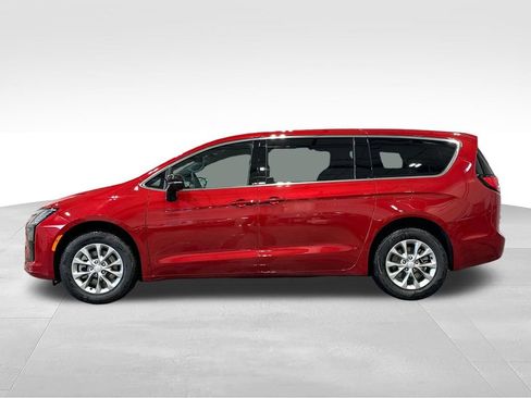 New 2027 Chrysler Pacifica Select AWD/4WD image 4