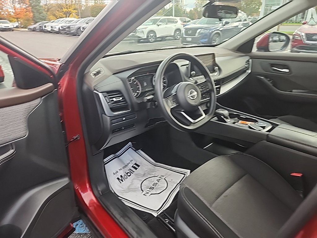 Used 2023 Nissan Rogue SV AWD/4WD image 13