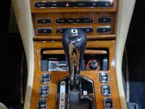 Used 2007 Bentley Azure image 20