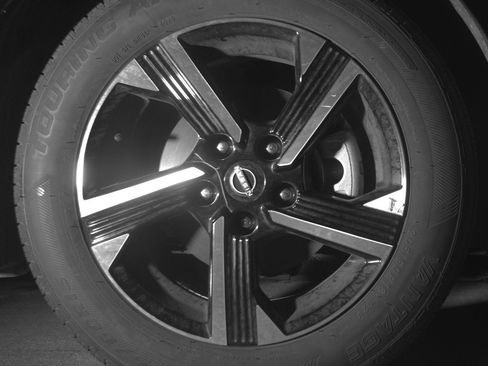 Used 2025 Nissan Sentra SV FWD image 13