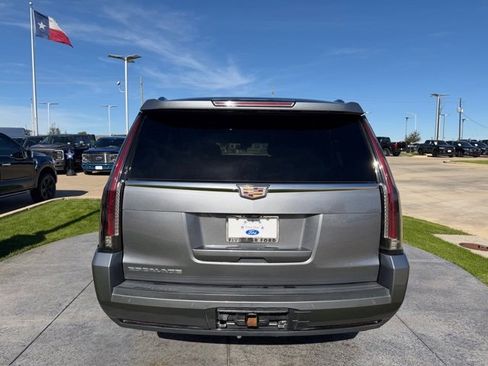 Used 2020 Cadillac Escalade ESV Premium Luxury image 6
